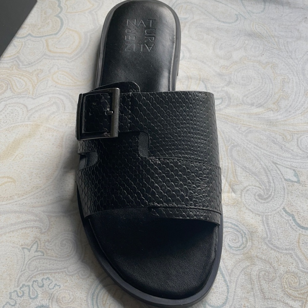 Brand new in box Naturalizer black Faryn sandal- 6.5 W